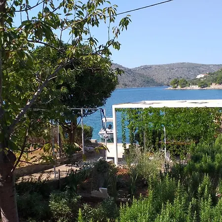 Gasthuis Art Amphora And