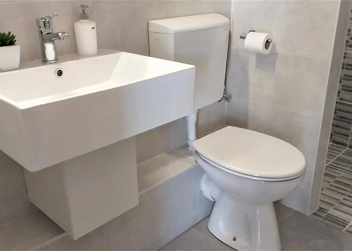 Gasthuis Art Amphora And Rava