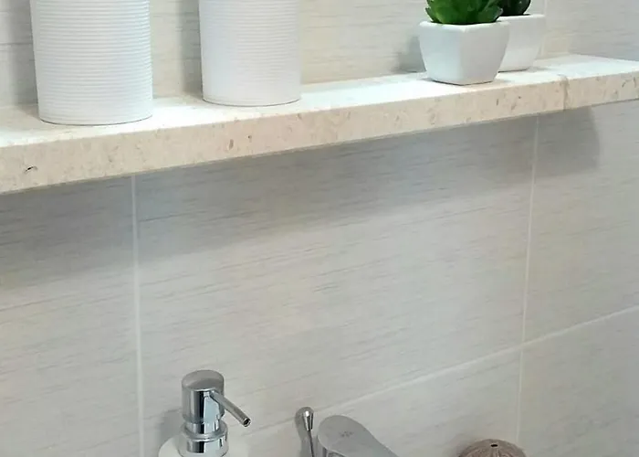 Art Amphora And Gasthuis Rava