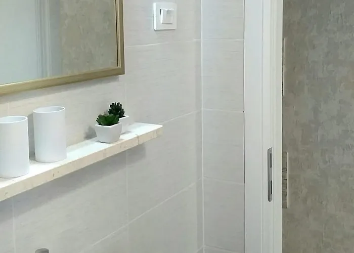 Gasthuis Art Amphora And Rava