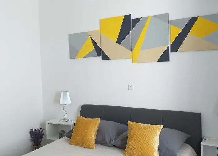 Gasthuis Art Amphora And