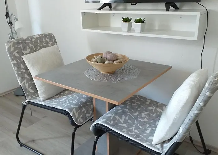 Art Amphora And Gasthuis Rava