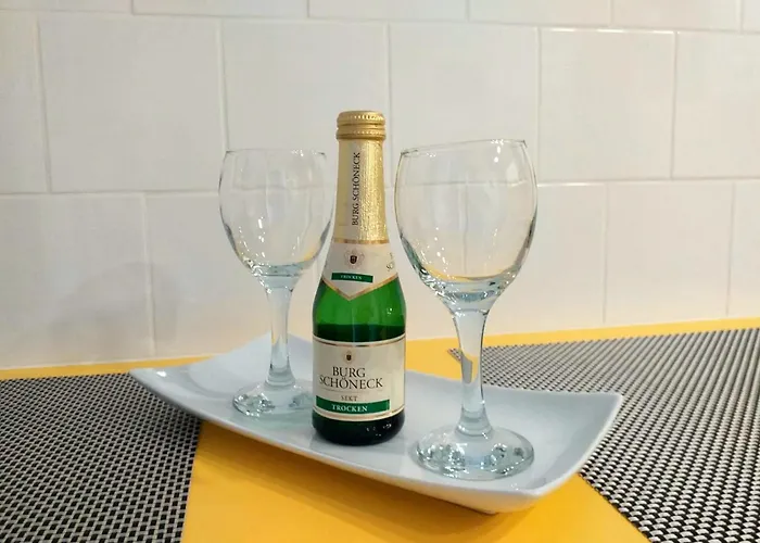 Art Amphora And Gasthuis Rava