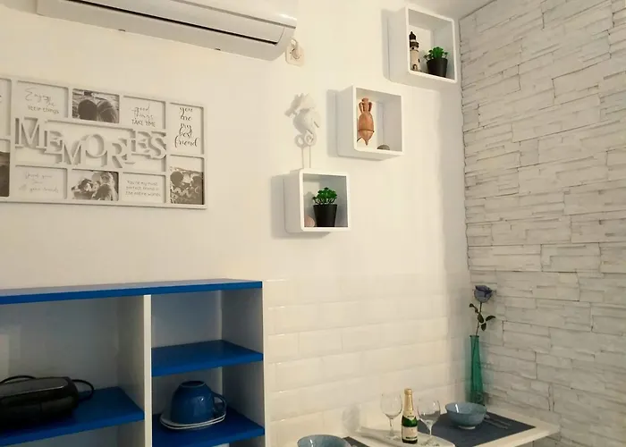 Art Amphora And 3* Rava