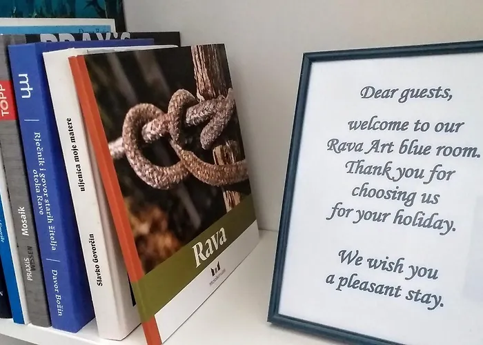 Art Amphora And 3* Rava